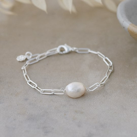 Gwendolyn Bracelet-white pearl