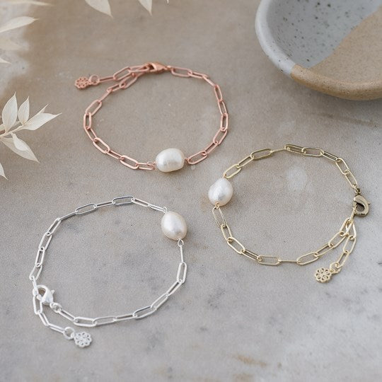 Gwendolyn Bracelet-white pearl